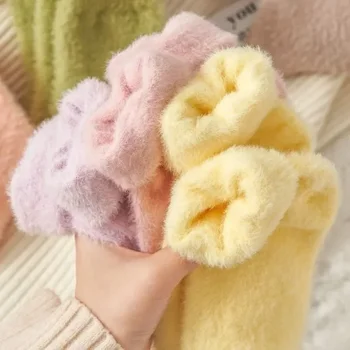 Носки Бархатные женские Harajuku для плюшевой зимы и плюшевого сна, утепленные норковые и уютные бархатные коралловые теплые носки для пола осенью